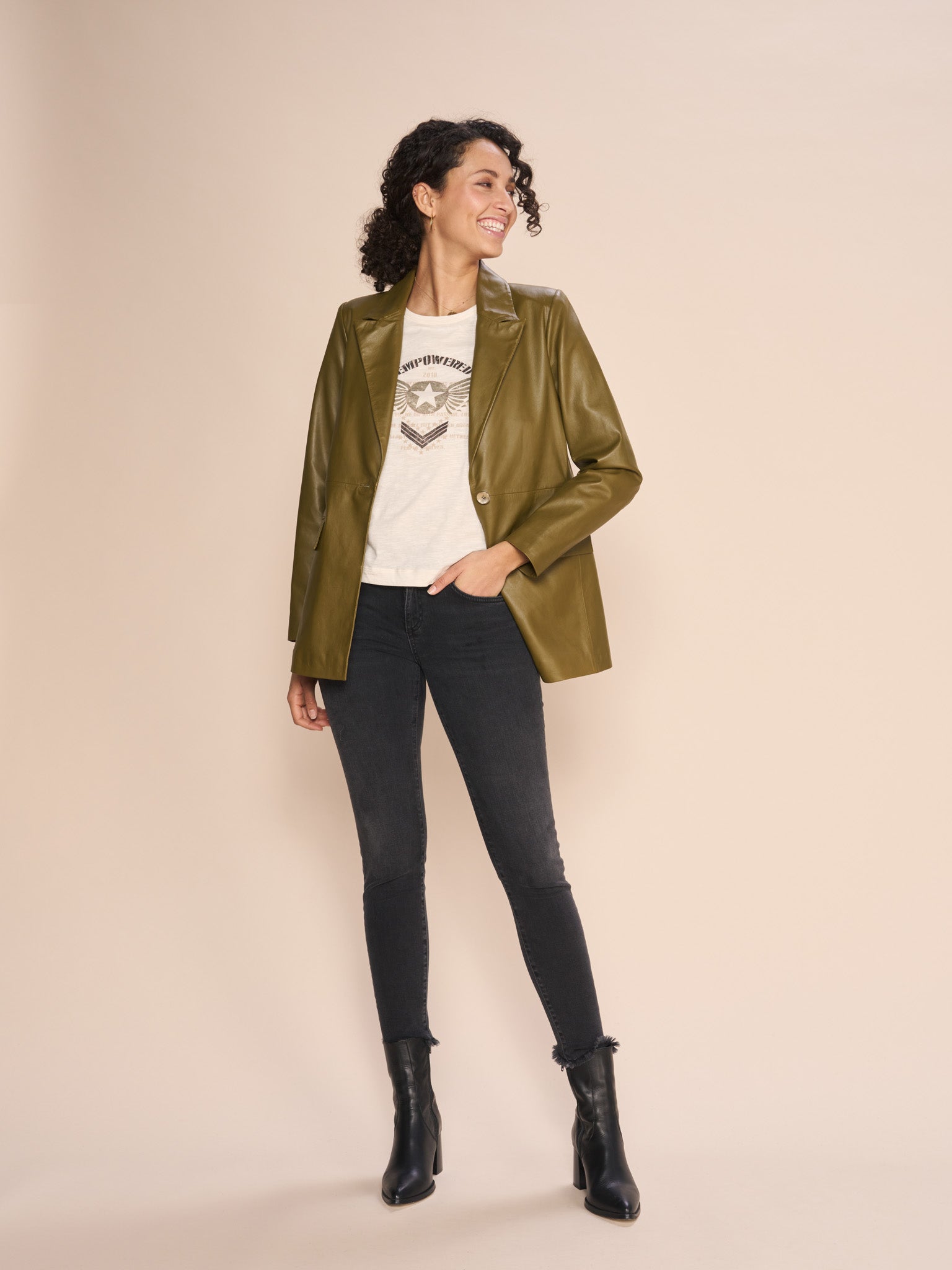 Modelshot / Fir Green / Detail